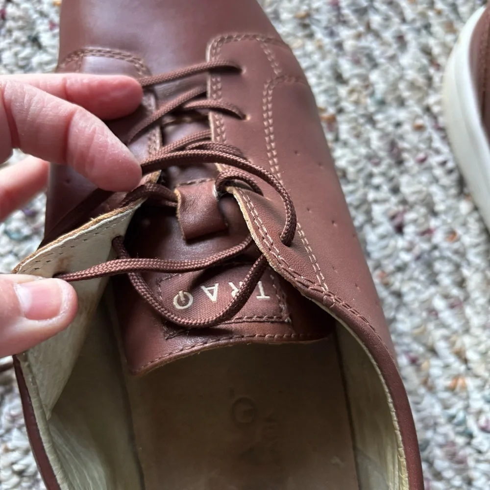 TRAQ by Alegria Shoes Men's Size 40 Low Top Sneakers Brown Cognac Leather Luxury